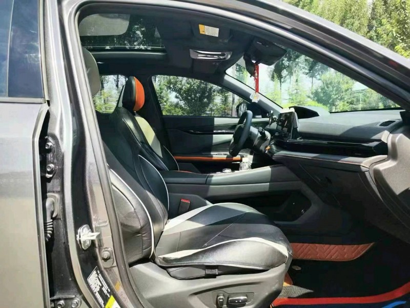 咸陽23年長安汽車UNI-V9