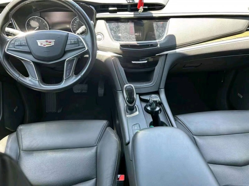 紹興18年凱迪拉克XT56