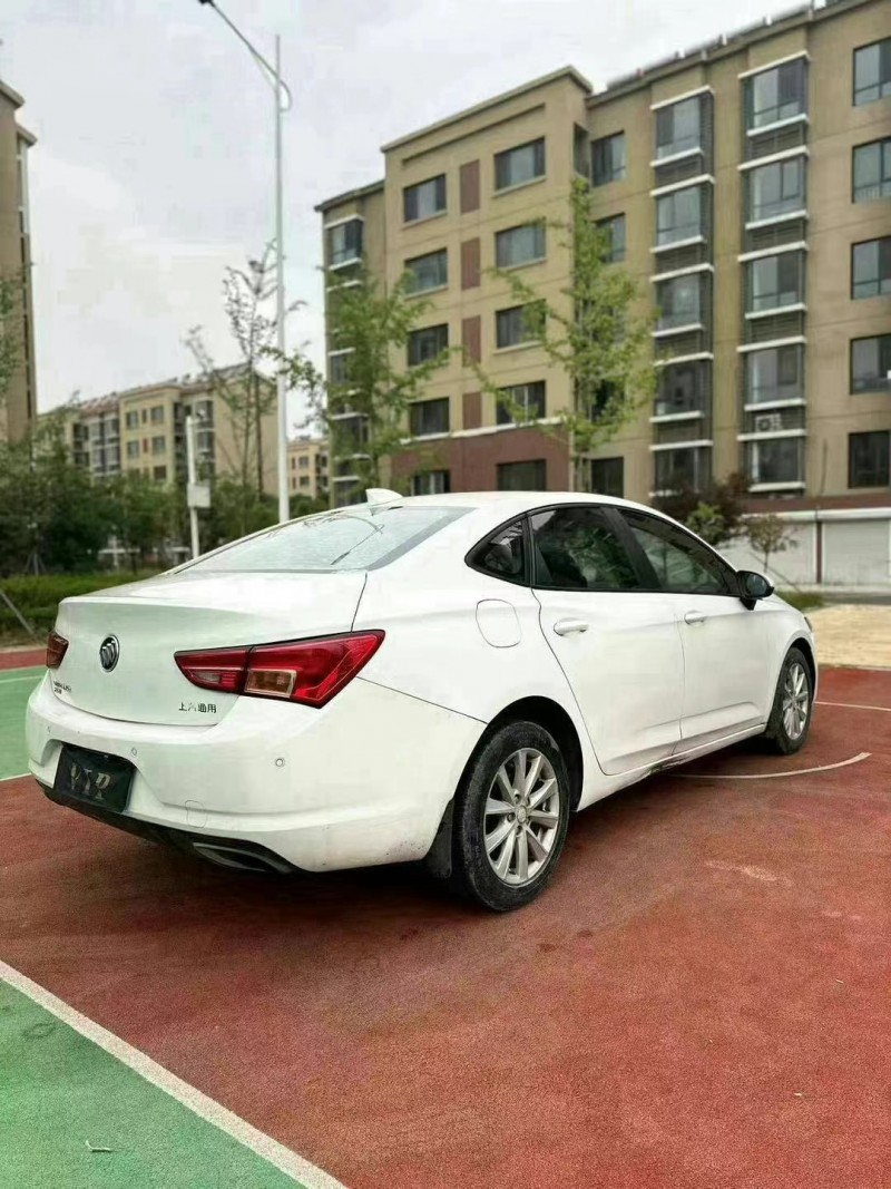 菏泽16年别克威朗8