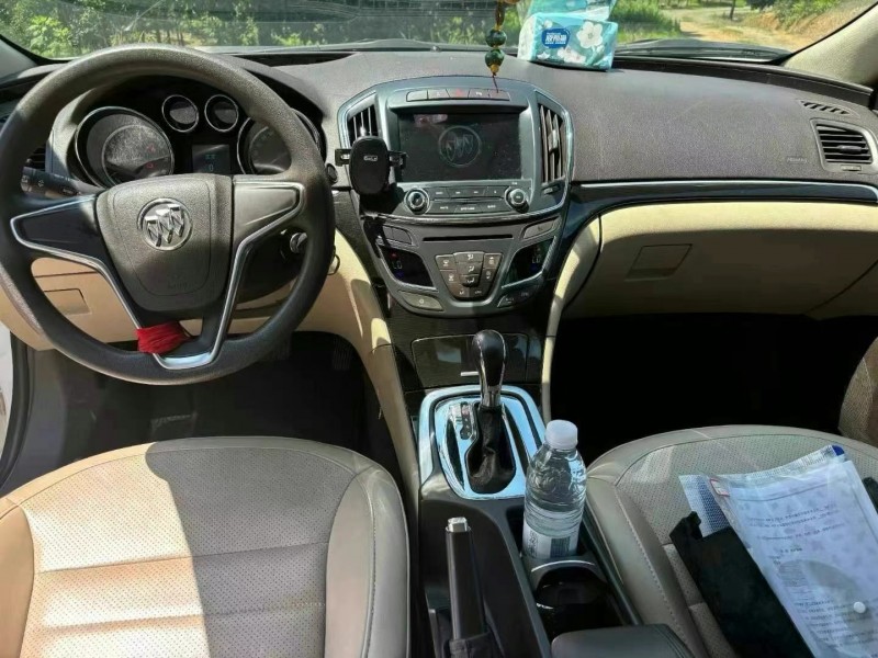 济宁17年别克君威5