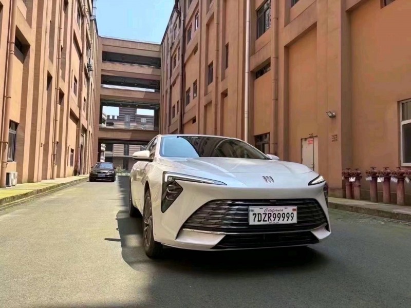 重庆24年别克君越8