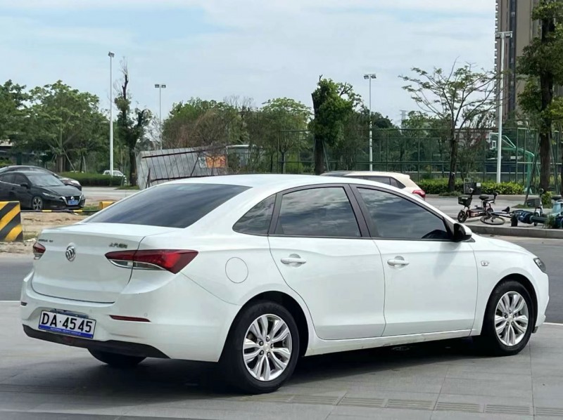 东莞21年别克英朗8