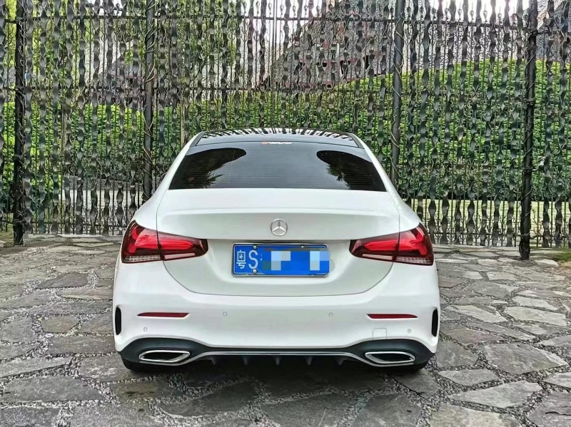 深圳21年奔驰A3
