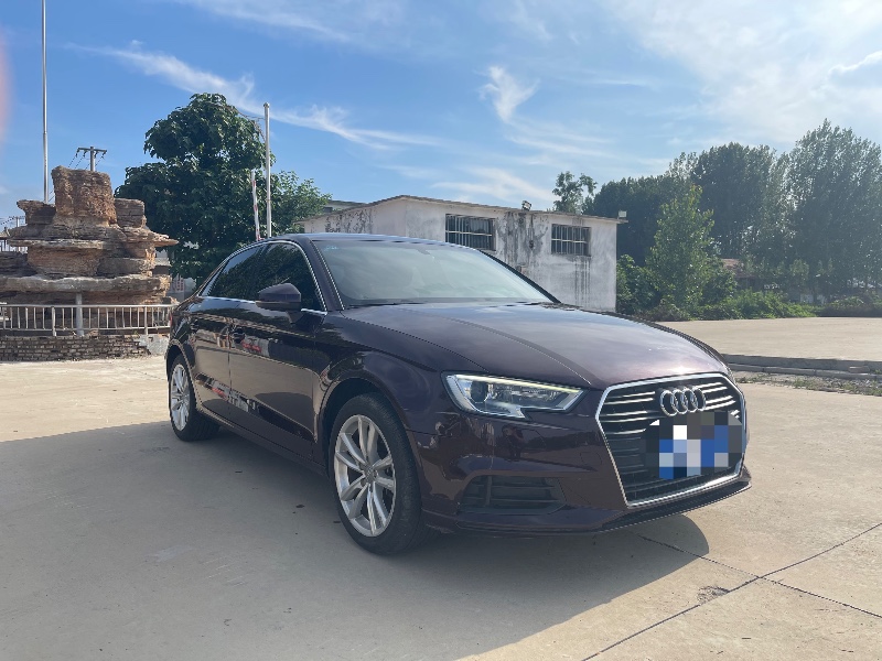 济宁18年奥迪A33