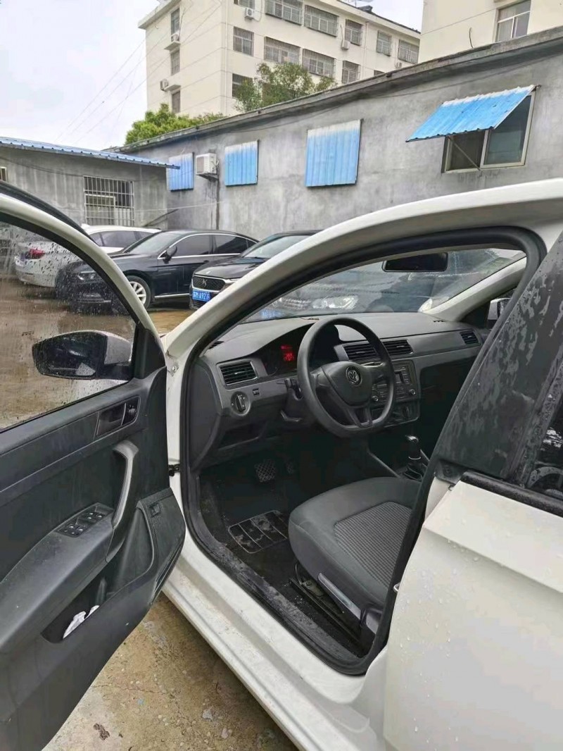 潍坊18年大众桑塔纳2