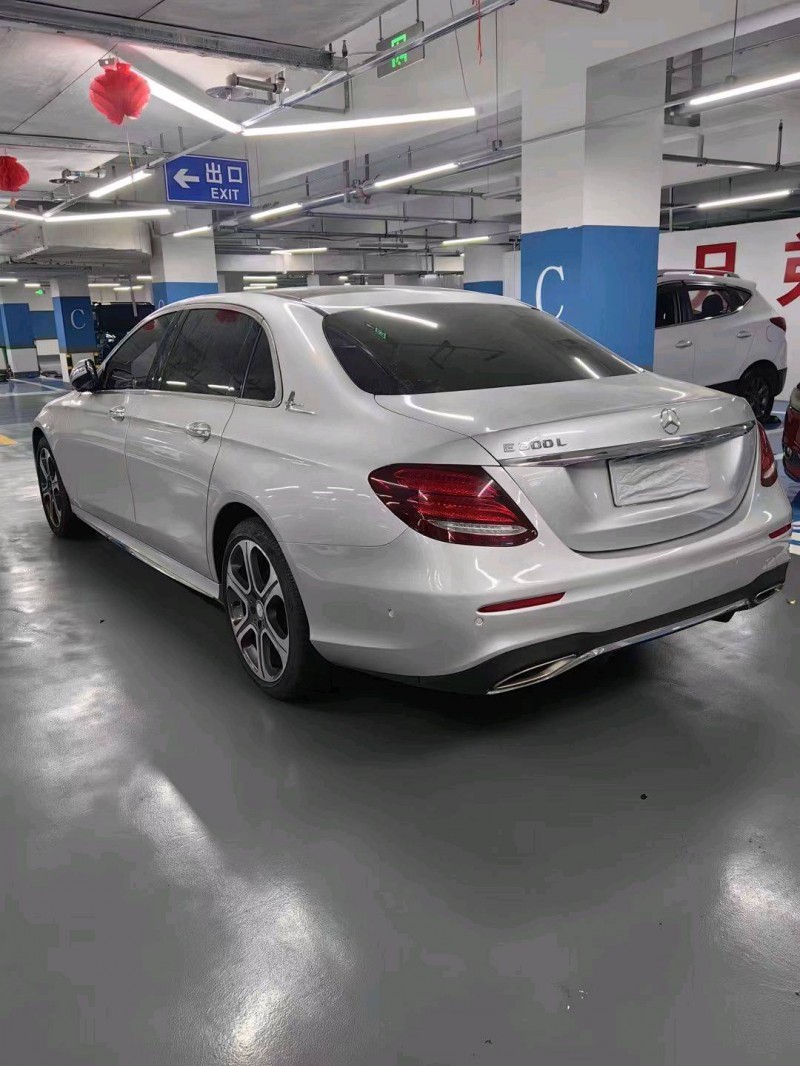 成都17年奔驰E9