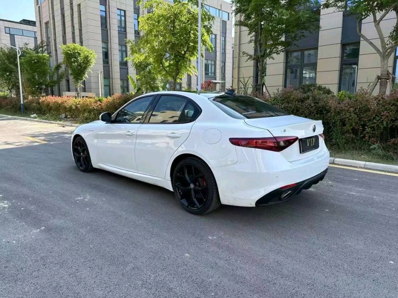 徐州21年阿尔法·罗密欧Giulia7