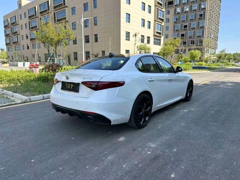 徐州21年阿尔法·罗密欧Giulia8