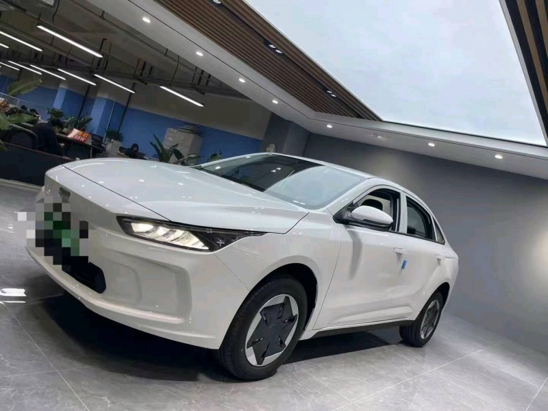 成都24年吉利几何2