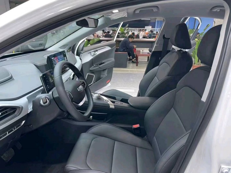 成都24年吉利几何3