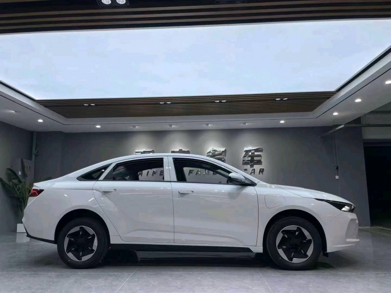 成都24年吉利几何6