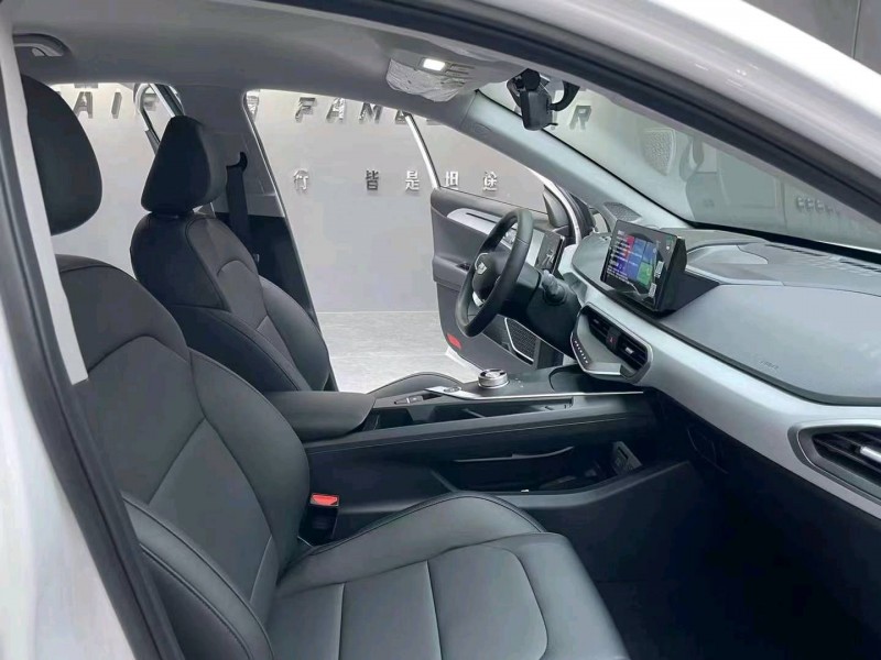 成都24年吉利几何7