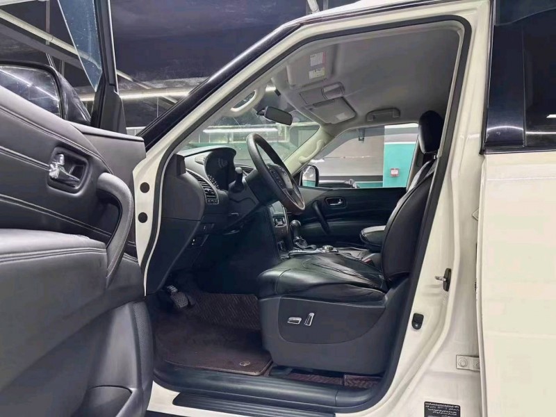 成都19年日产途乐5