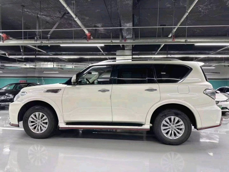 成都19年日产途乐8