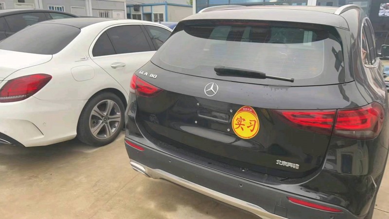 潍坊22年奔驰GLA3