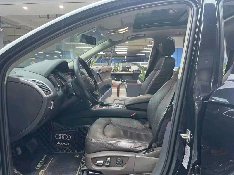 成都15年奥迪Q73