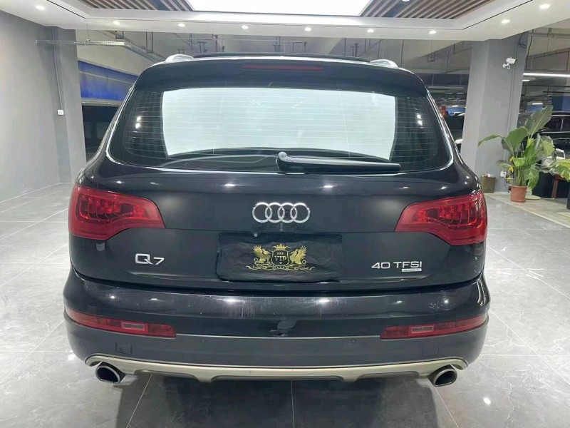 成都15年奥迪Q75