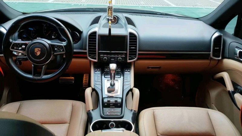 保定15年保时捷卡宴3