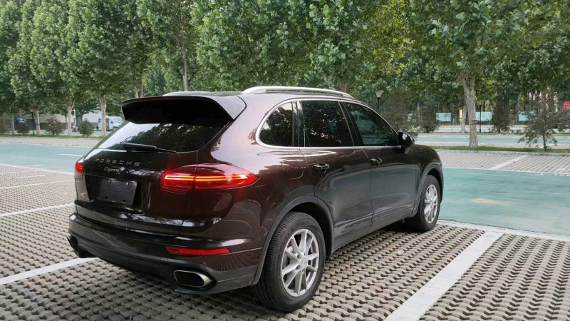 保定15年保时捷卡宴8