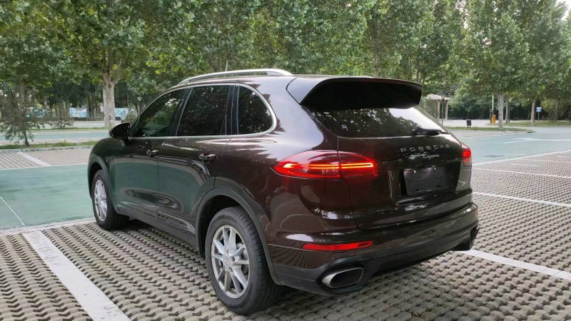 保定15年保时捷卡宴9