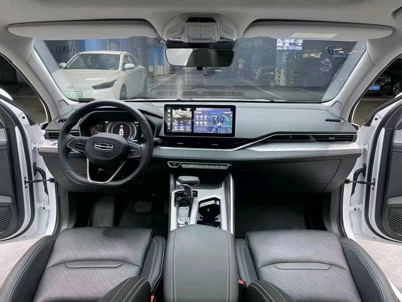 成都23年吉利星瑞8