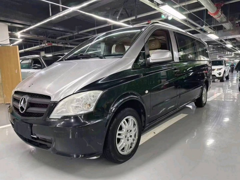 成都13年奔驰威霆3