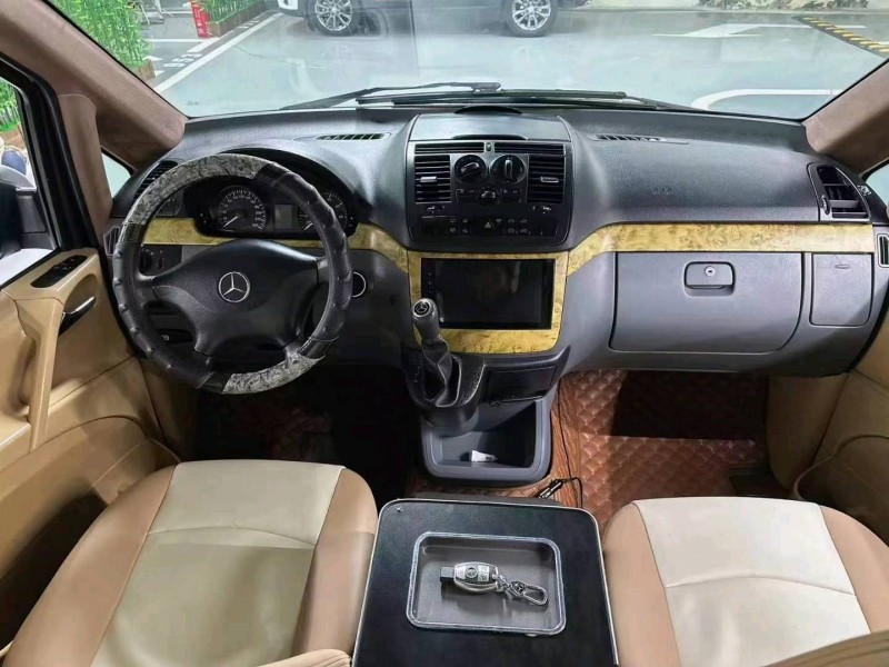 成都13年奔驰威霆4