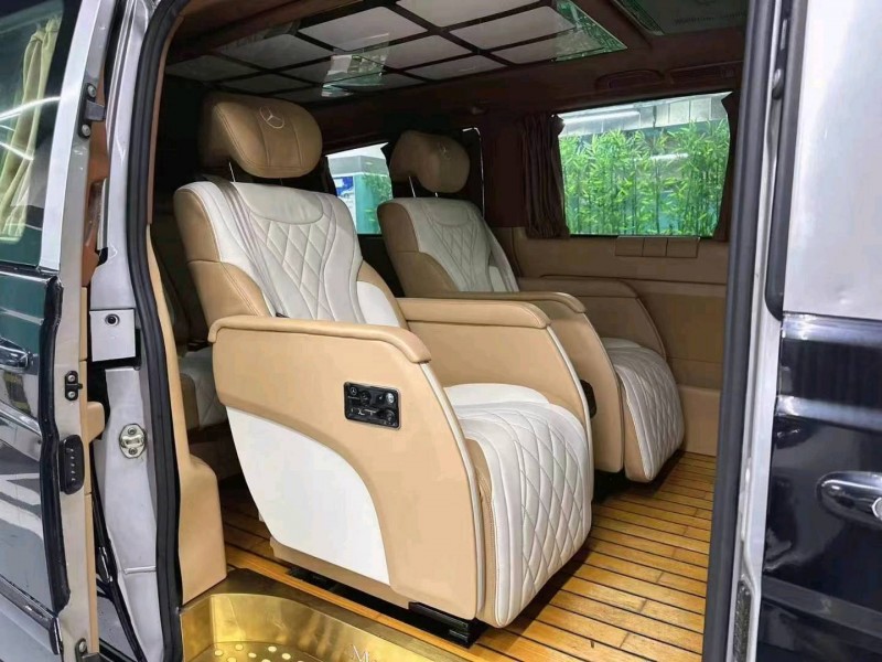 成都13年奔驰威霆5