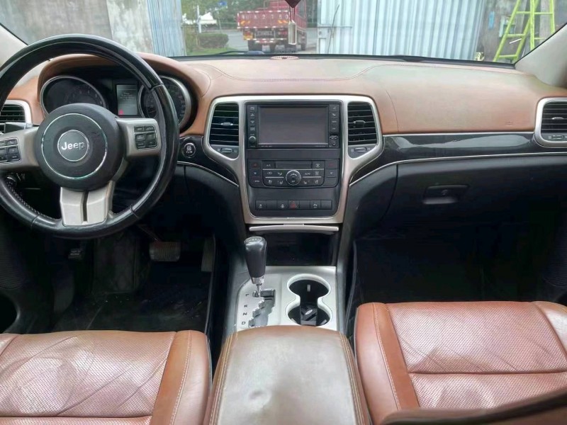 东营13年Jeep大切诺基6