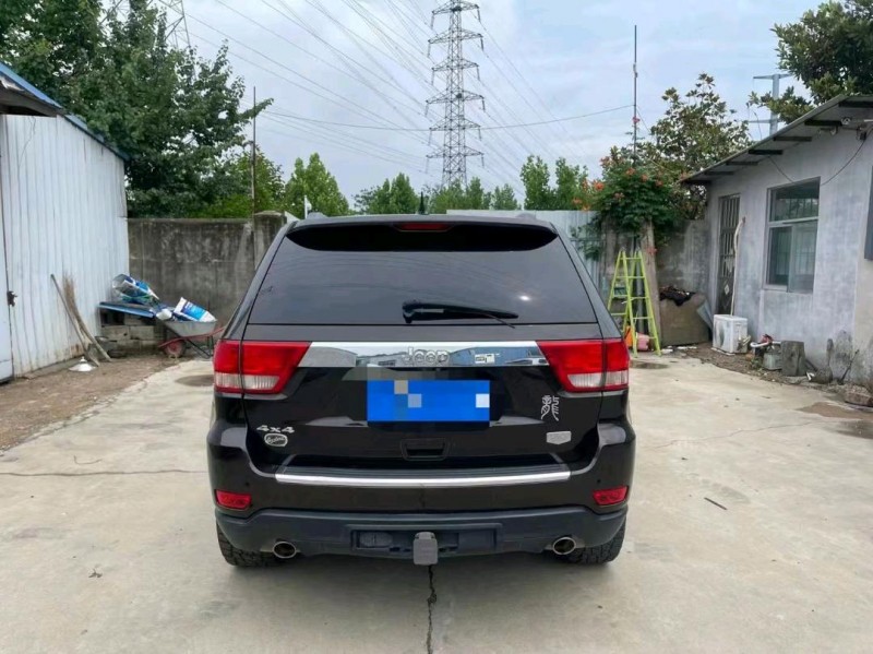 东营13年Jeep大切诺基9