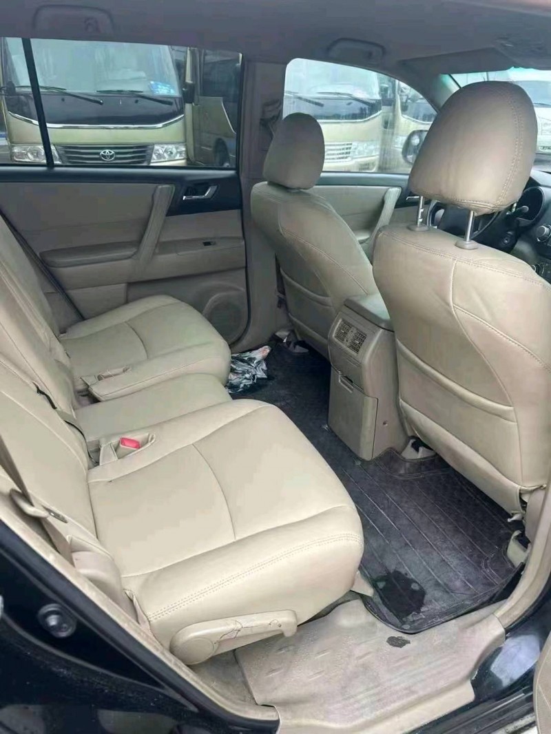 保定13年丰田汉兰达4