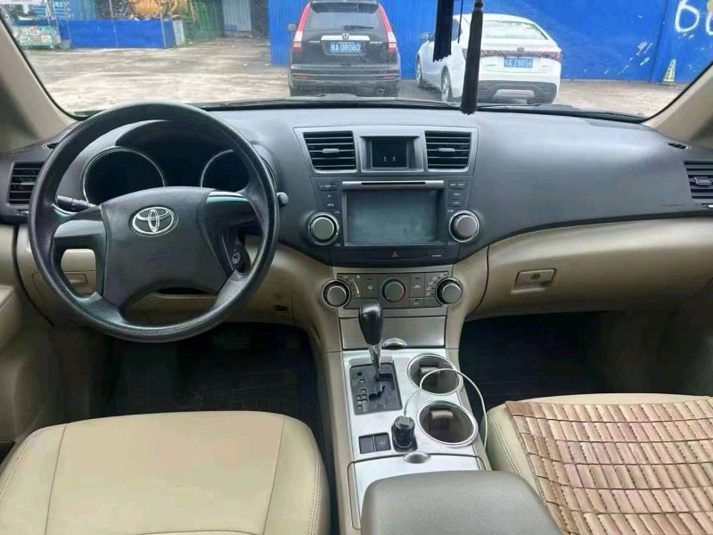 保定13年丰田汉兰达8