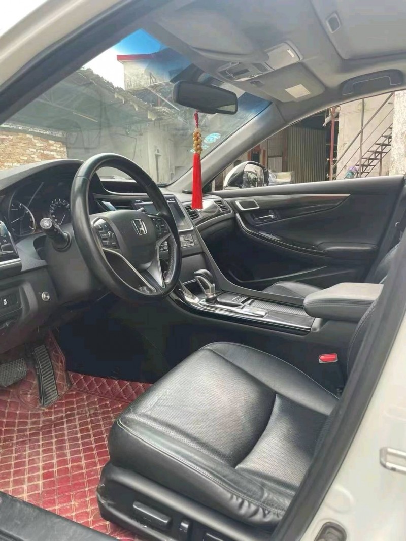 佛山17年本田思铂睿4
