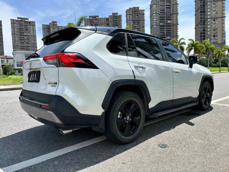 佛山22年丰田RAV46