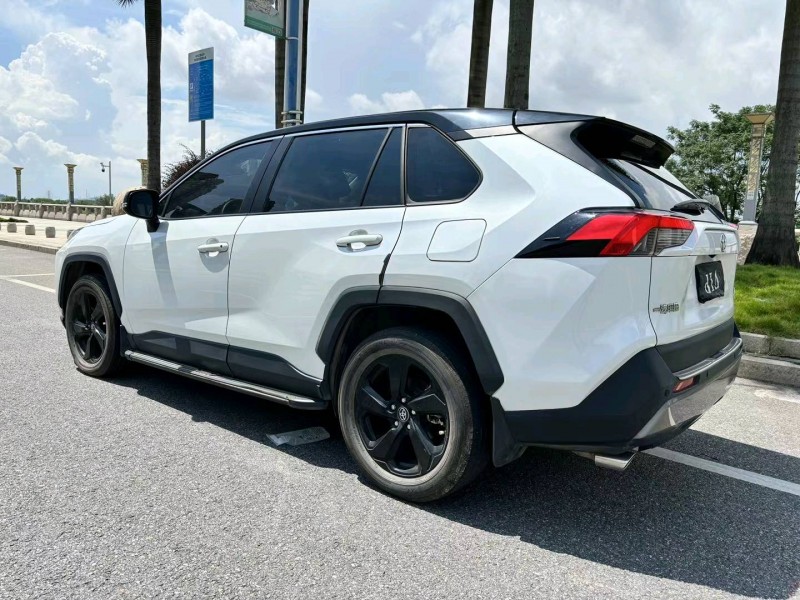 佛山22年丰田RAV49