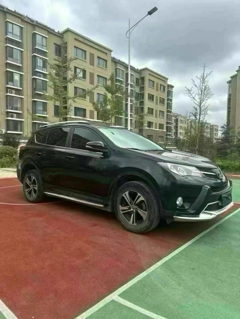 青岛15年丰田RAV43