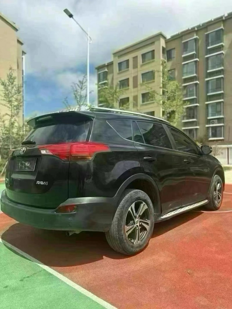 青岛15年丰田RAV47