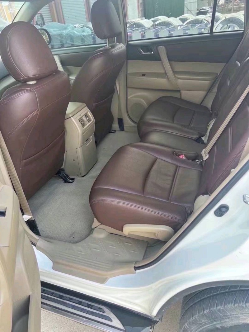 济南14年丰田汉兰达8