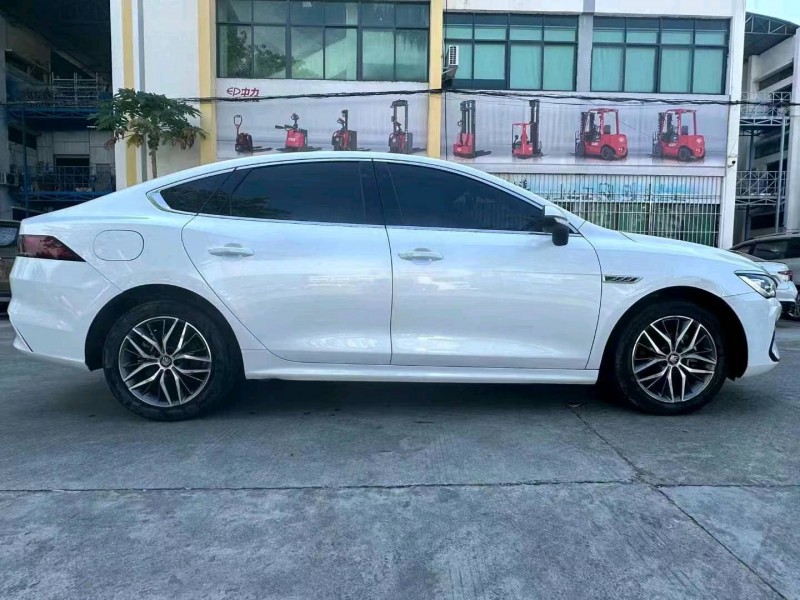 广州22年比亚迪秦8