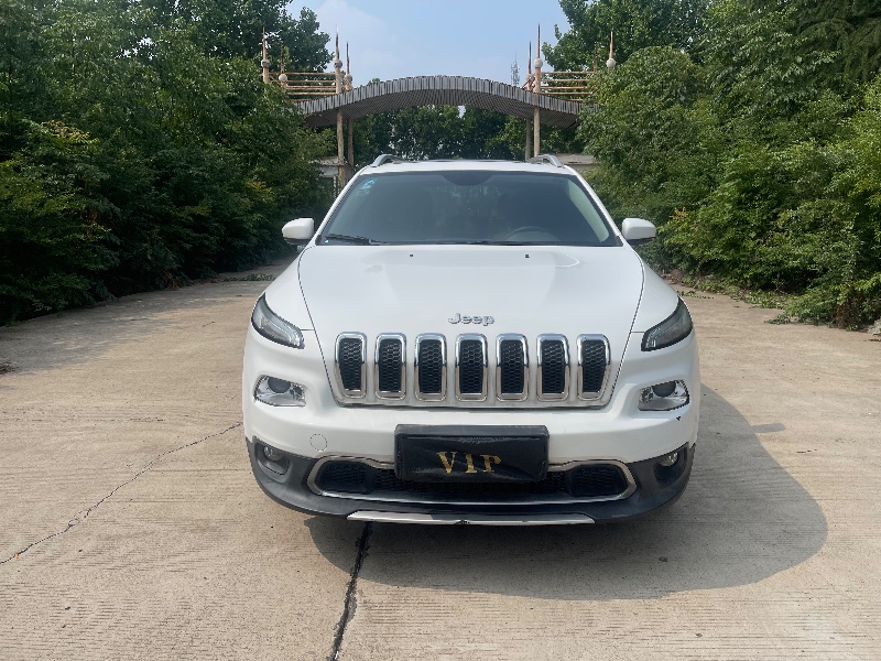 平頂山18年Jeep自由光1