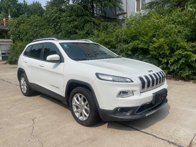 平頂山18年Jeep自由光3