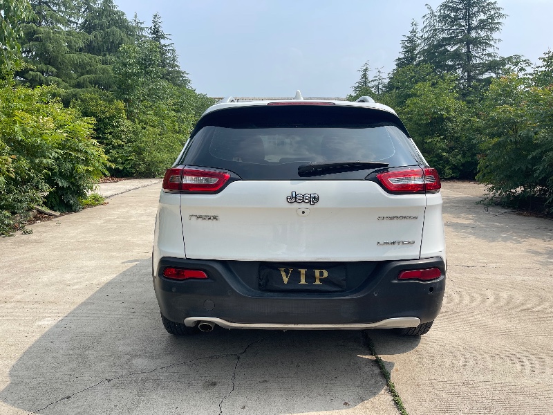 平頂山18年Jeep自由光7