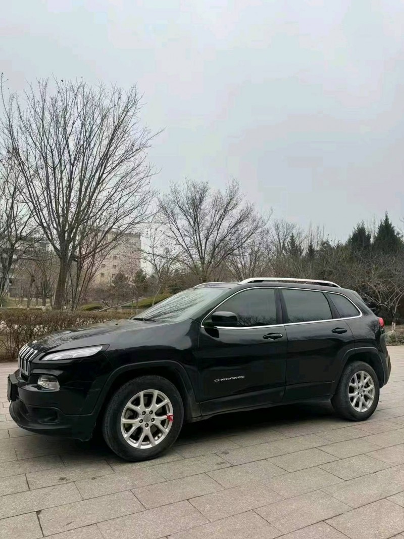 邢台17年Jeep自由光2
