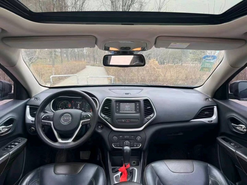 邢台17年Jeep自由光8