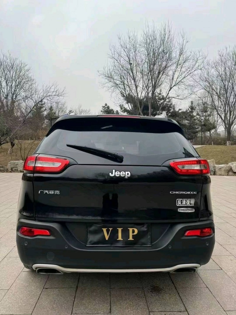 邢台17年Jeep自由光9