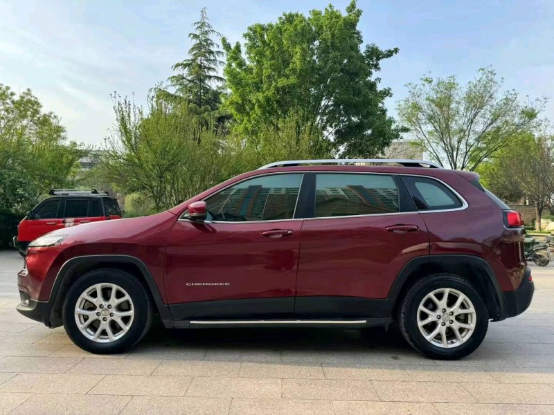 邢台16年Jeep自由光5