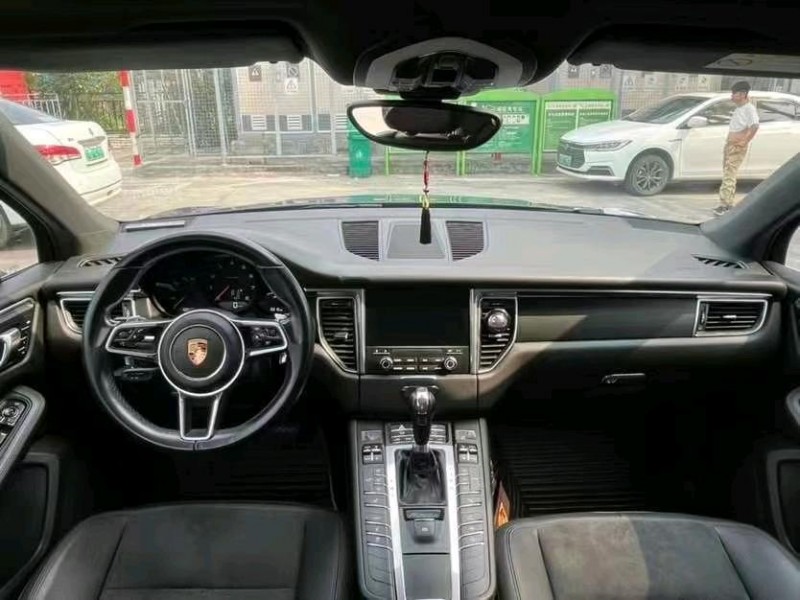 东莞17年保时捷Macan5