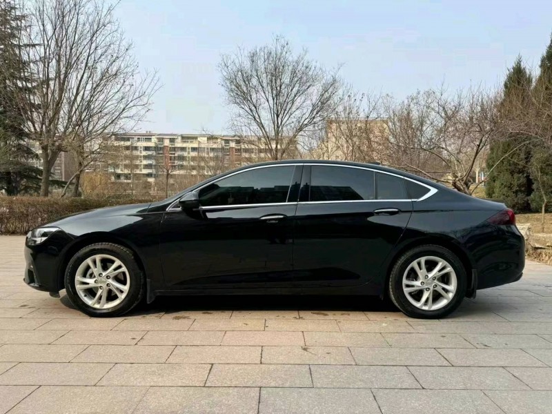 邢台23年别克君威8