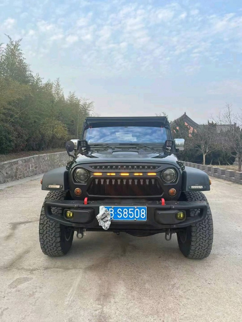 青岛10年Jeep牧马人1