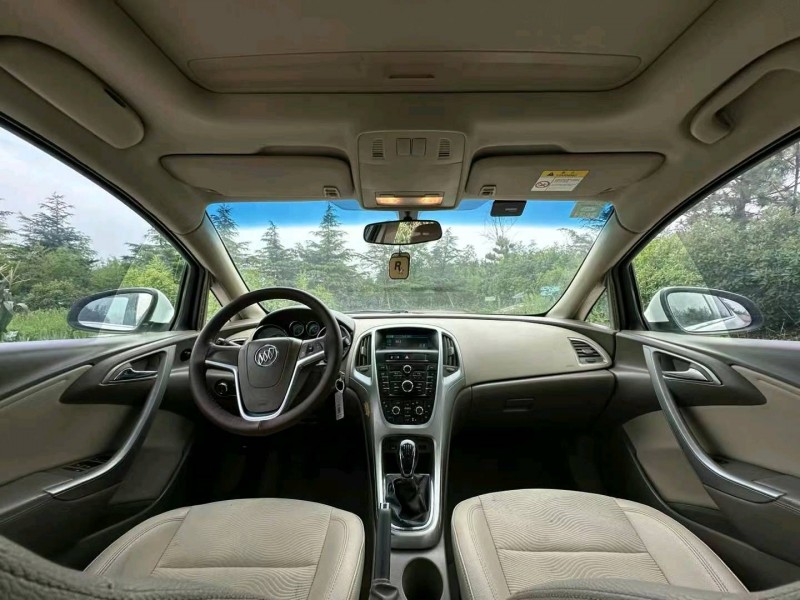 青岛14年别克英朗8